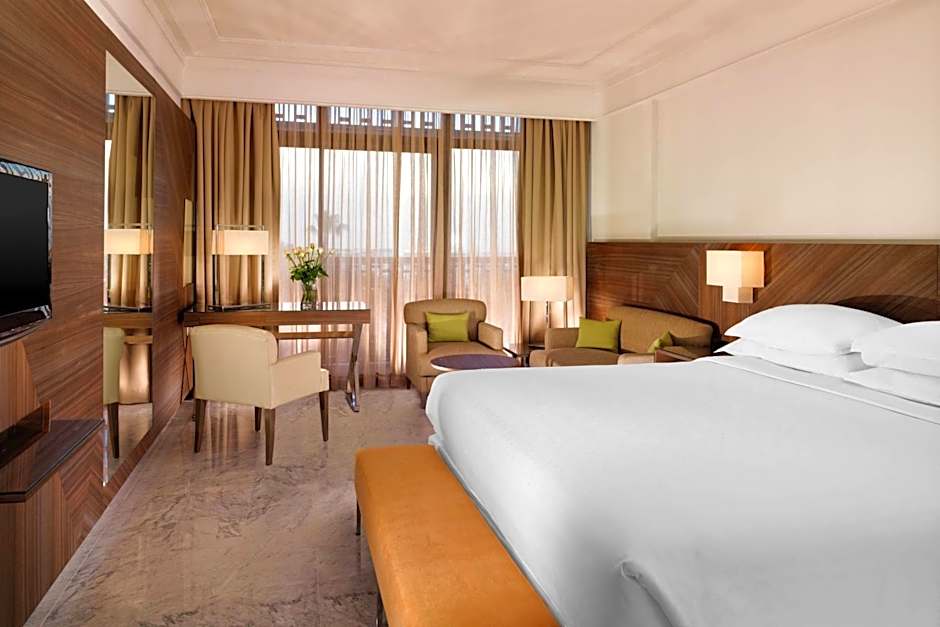 Photo 1 of 4 of 1 King Bed Guestroom, Club Level