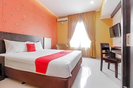 RedDoorz near Pasar Pagi Cirebon