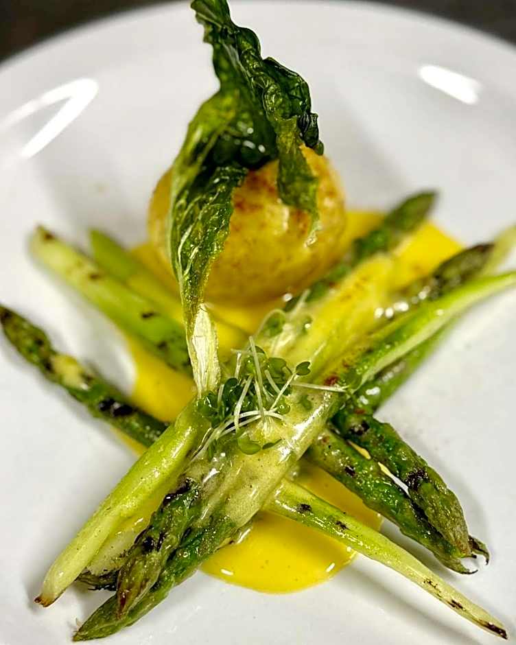 Hollytree Hotel and Swimming pool