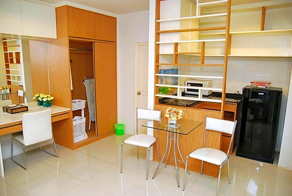 Riski Residence Ngamwongwan