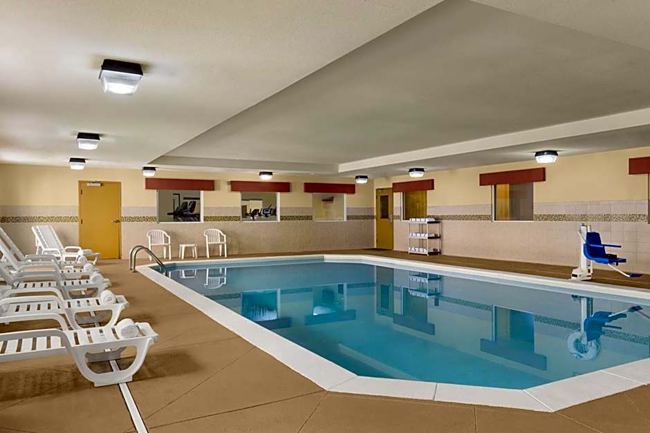 Country Inn & Suites by Radisson, Macon North, GA
