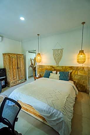 Standard Queen Room