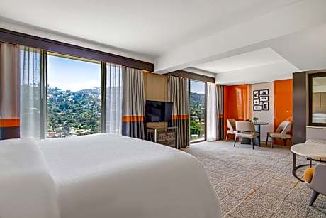 Suite King Size Bed