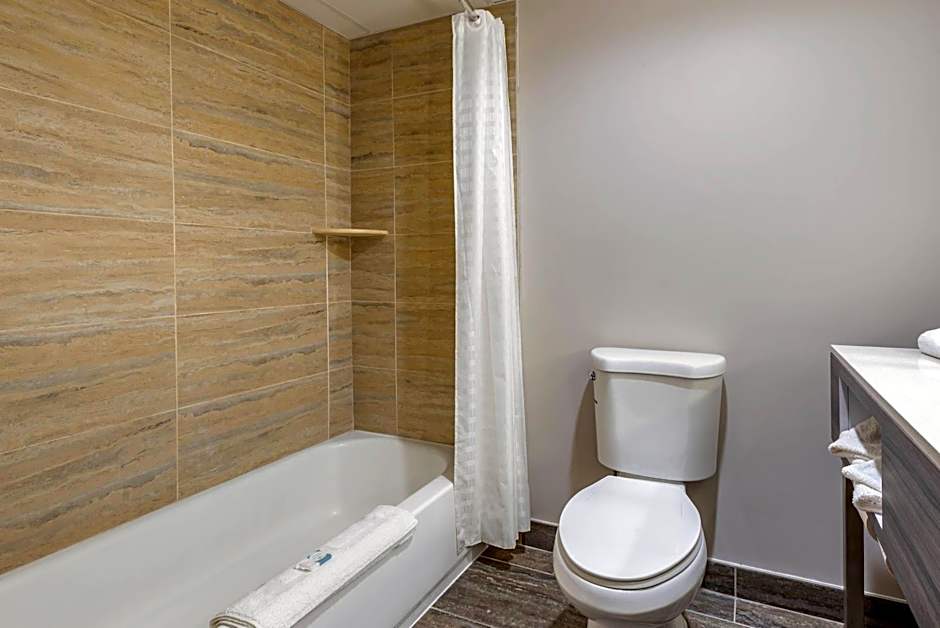 The Waves Hotel, Ascend Hotel Collection