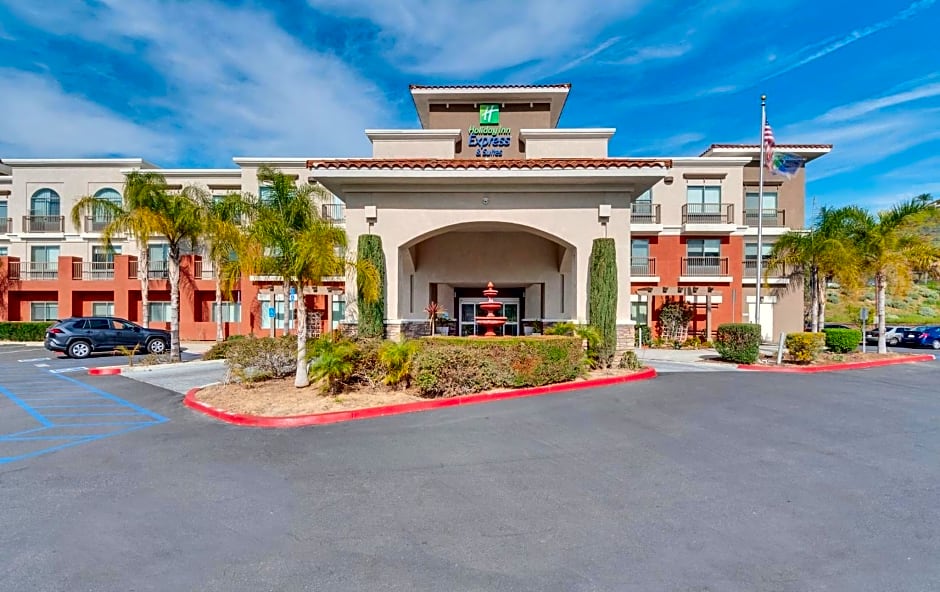 Holiday Inn Express Hotel & Suites Lake Elsinore