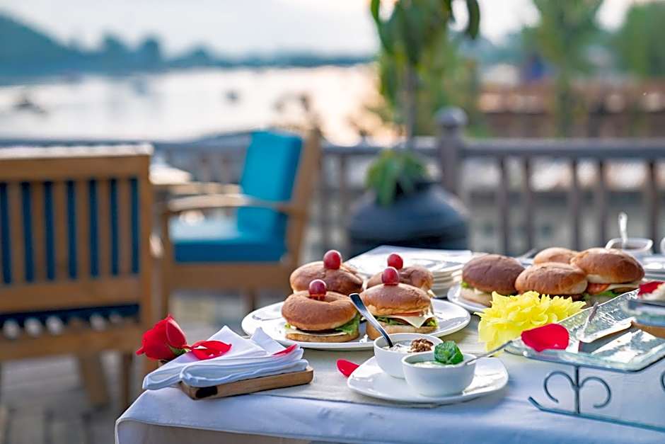 Sukoon Houseboat Dal Lake