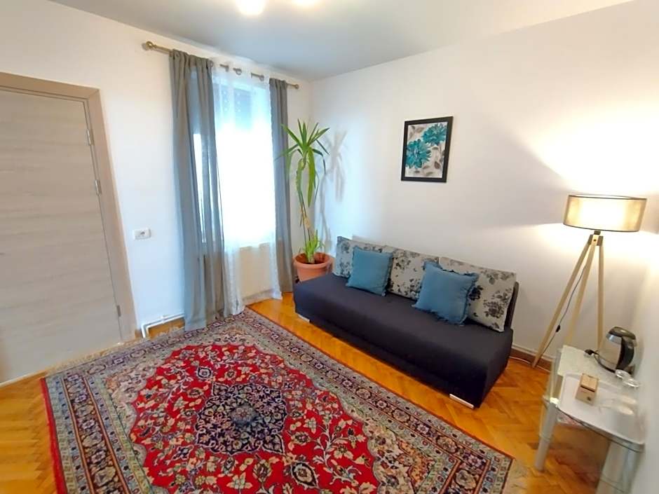 FRIENDS Studios - Central Station - Self check-in