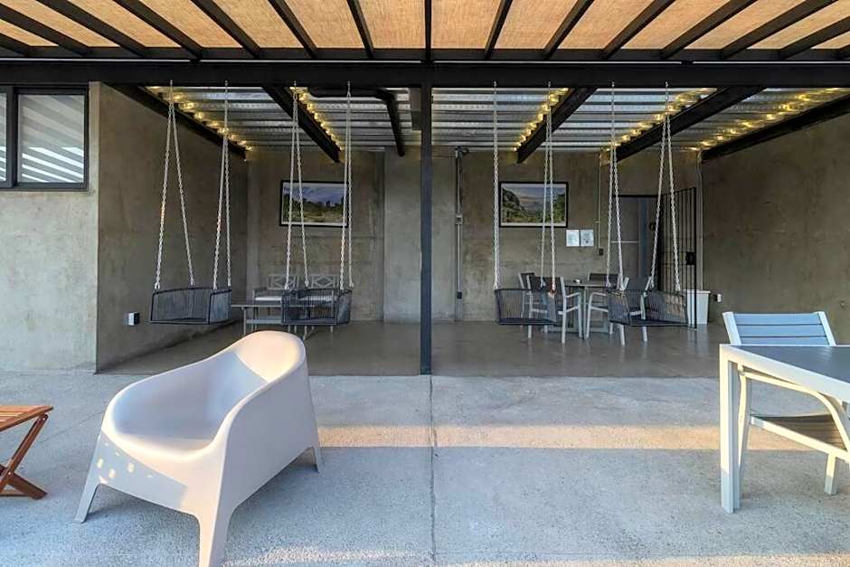 L101 New Building Studio Apt with AC Rooftop