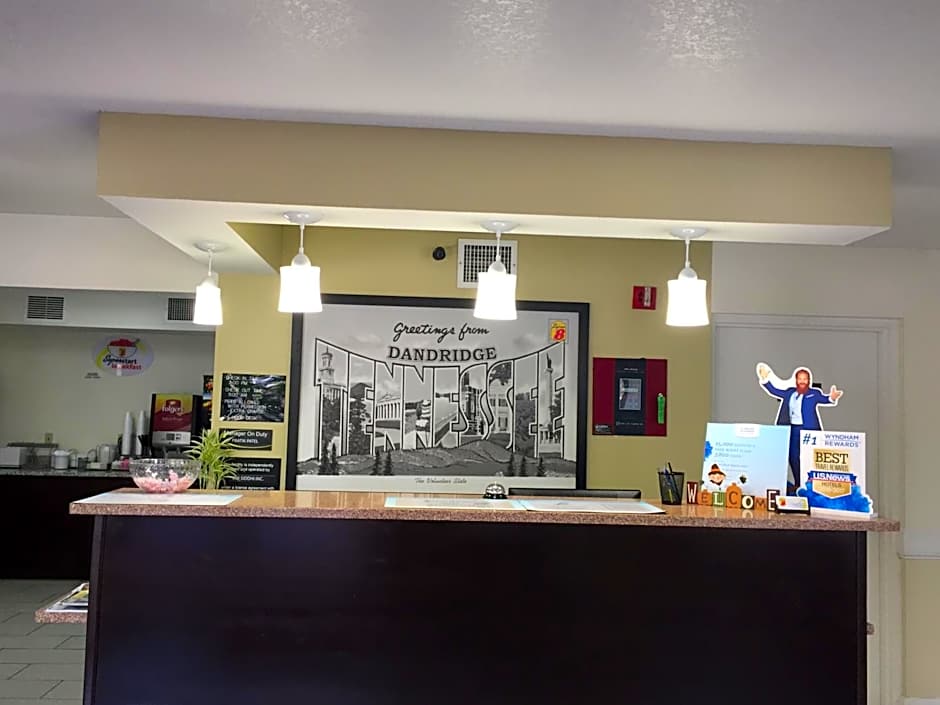 Super 8 by Wyndham Dandridge