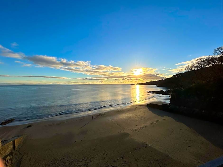 Harbour Stays - The Marine Centre, Saundersfoot Harbour, SA69 9HE