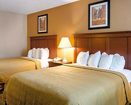 Queen Room with Two Queen Beds - Smoking