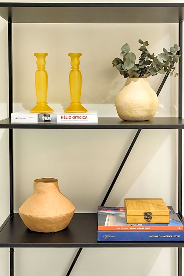 Apartamento Moderno a 300 m da Praia do Leblon