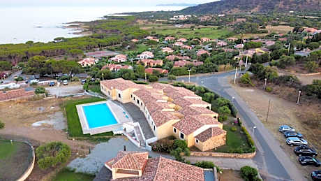 residence baia sant anna con piscina