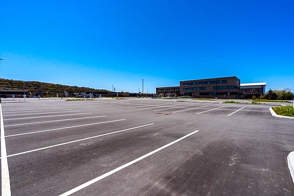 Residence & Conference Centre - Niagara-on-the-Lake