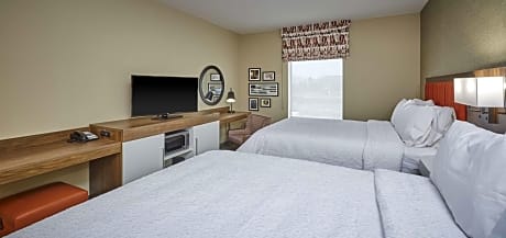 2 queen beds, hearing accessible