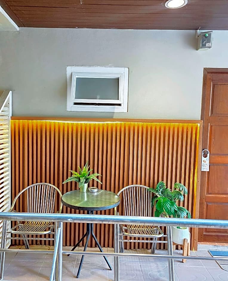 Chilli Hotel & Restaurant