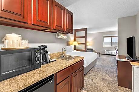SUITE-1 KING BED,NSMK,MICRFG,KRGMKR,SOFBD,FULL BREAKFAST