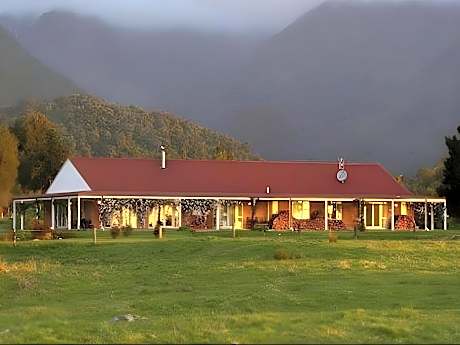 Misty Peaks Boutique Accommodation