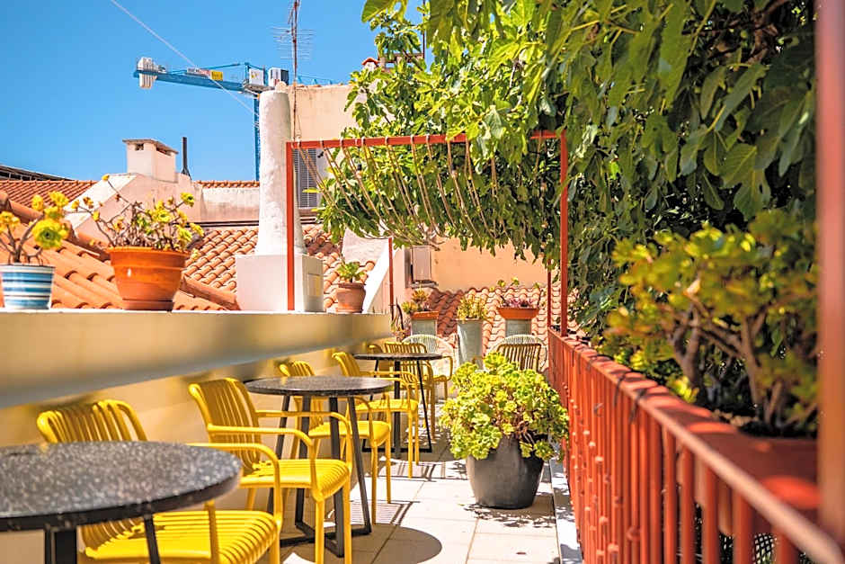 Casa do Bairro by Shiadu