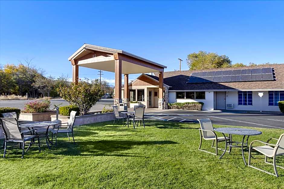 Best Western Plus Frontier Motel