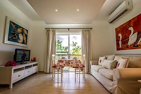 Executive One-Bedroom Apartment - Beach Club - Annex