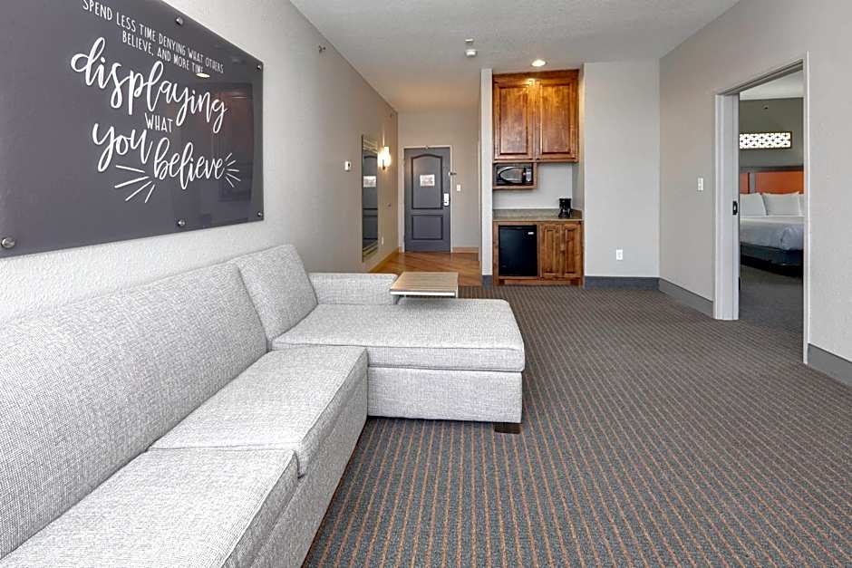 La Quinta Inn & Suites by Wyndham Dallas Love Field