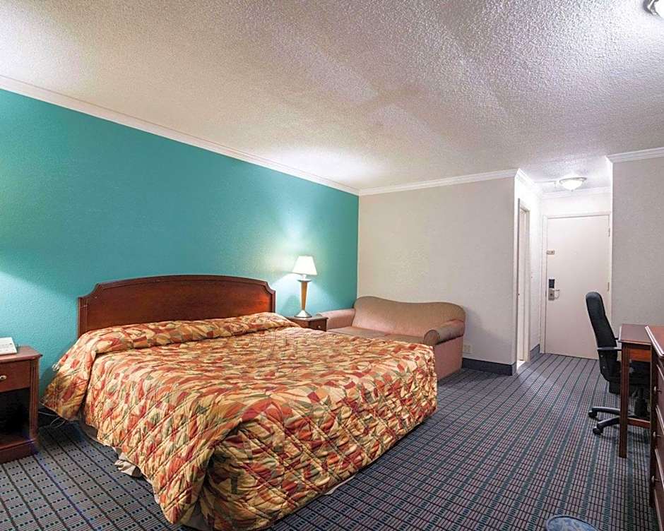 Rodeway Inn Syracuse Carrier Circle