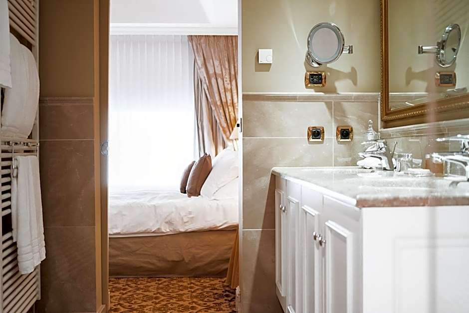 Photo 1 of 1 of 1 King Bed