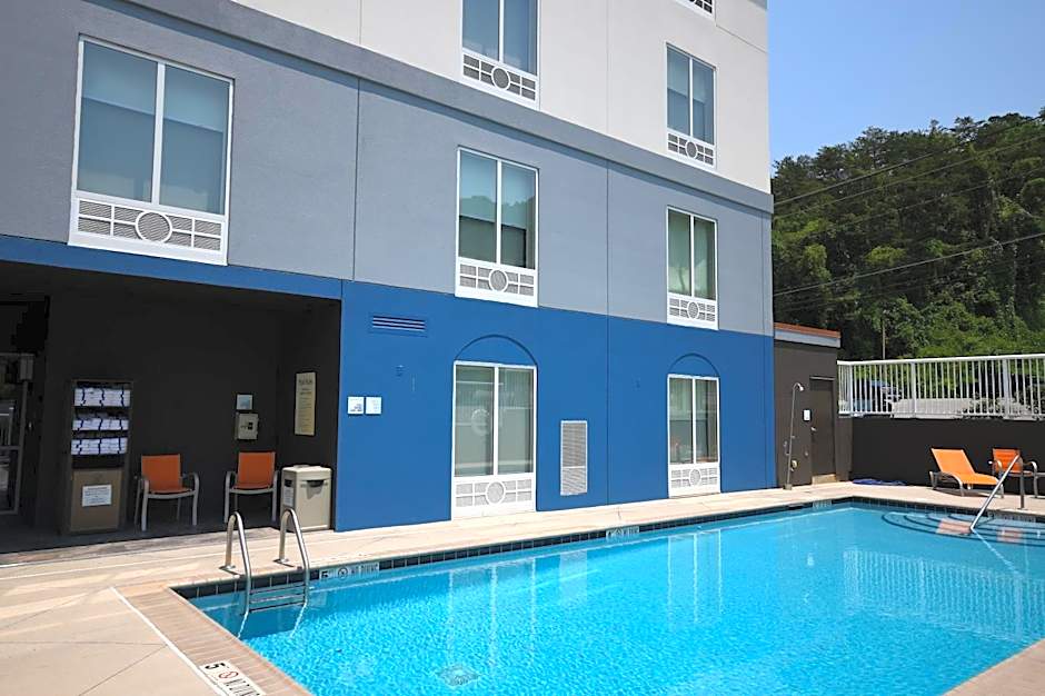 Holiday Inn Express & Suites Caryville By IHG