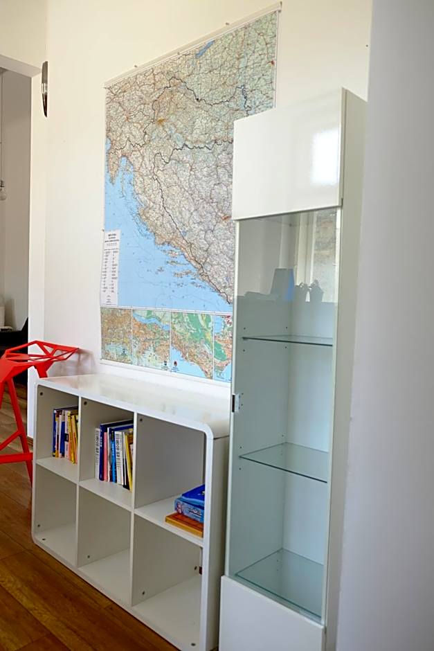 Lovecroatia Zagreb-'Paxnest' HOSTEL, No party! Cozy and quiet! Separated Men and women's rooms! Indoor shoes provided!