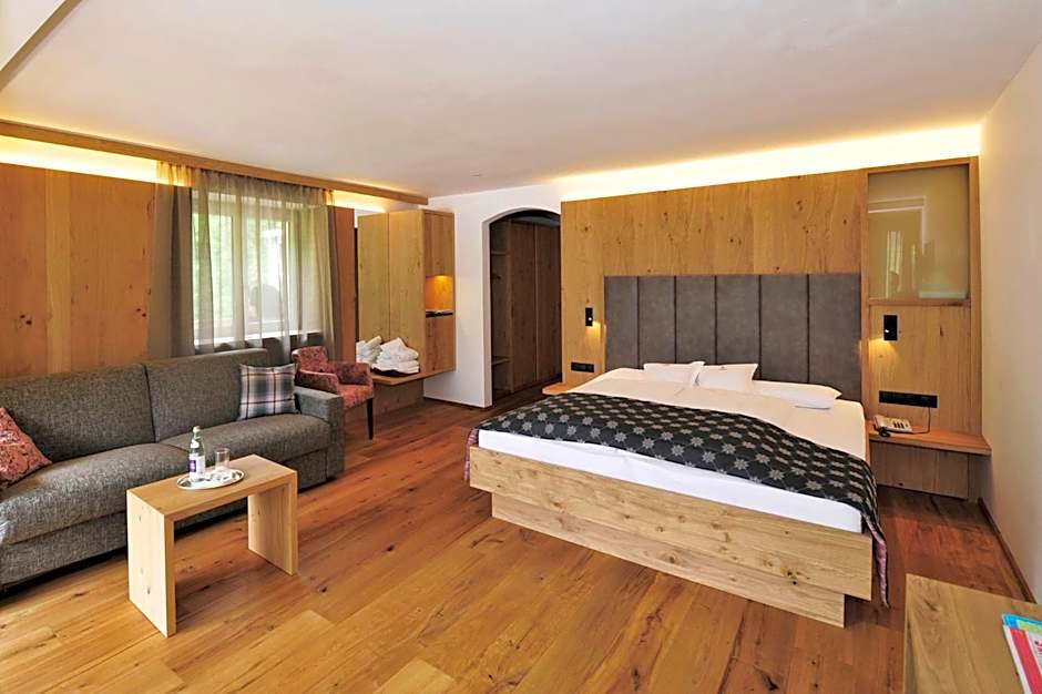 Photo 1 of 14 of Junior Suite, Balcony