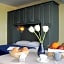 Three-room apartment a stones throw from the sea