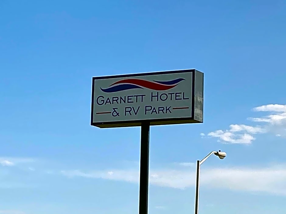 Garnett Hotel & RV Park