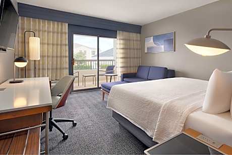 King Room with Sofa Bed and Balcony