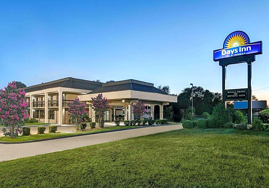 Days Inn by Wyndham Greenville MS