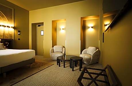 Deluxe Room with Bath and Shower