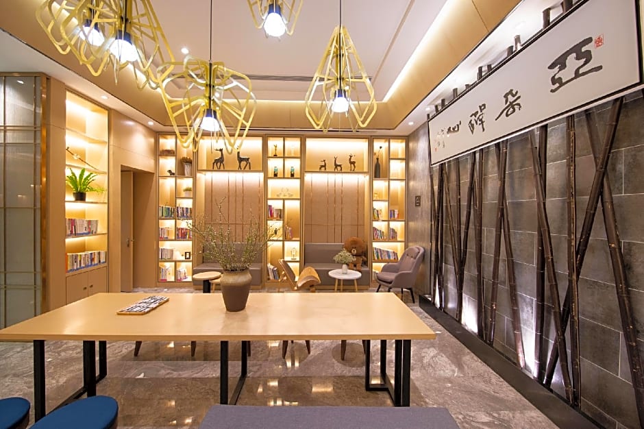 Atour Hotel Kunming Dian Lake