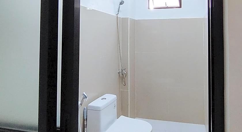 RedDoorz @ Elton Guesthouse