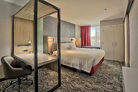 King Suite with Trundle Bed and Mountain view - Hearing Accessible
