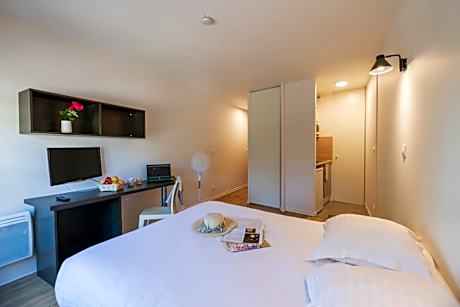 Studio with Double Bed (2 Adults)