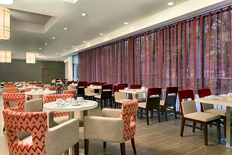 DoubleTree by Hilton Hotel Toronto Airport West
