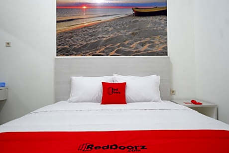 RedDoorz near Mataram University