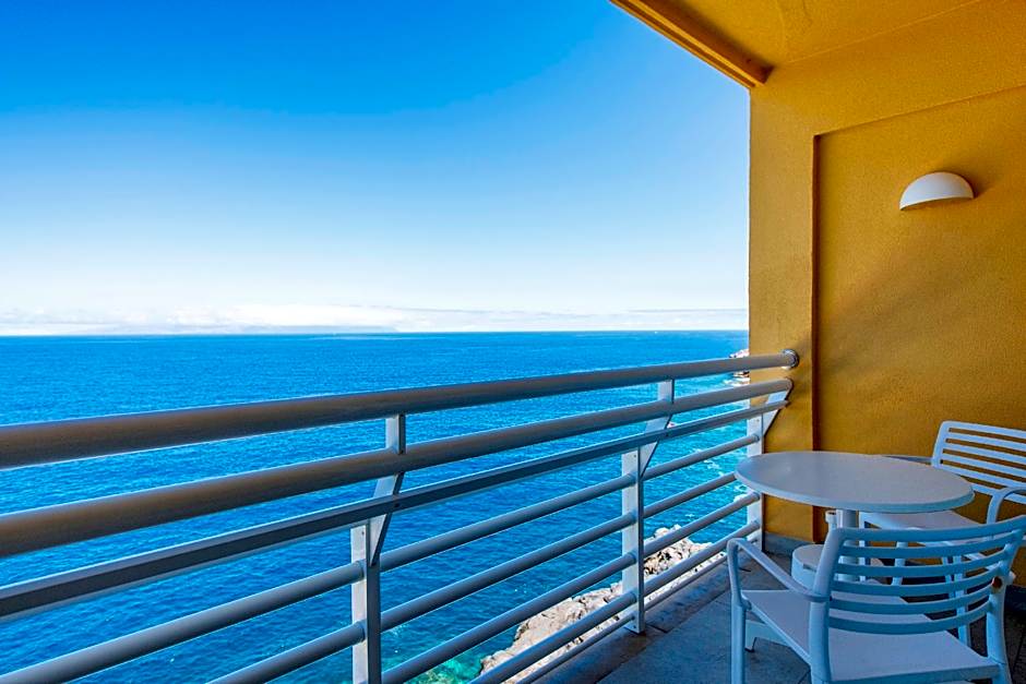 Atlantic Holiday Hotel