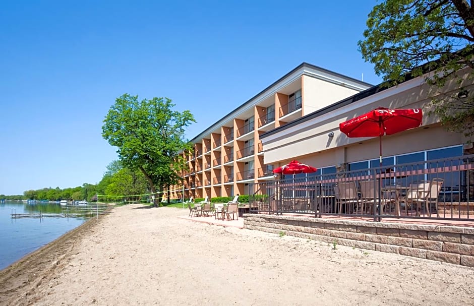 Holiday Inn Detroit Lakes, an IHG Hotel