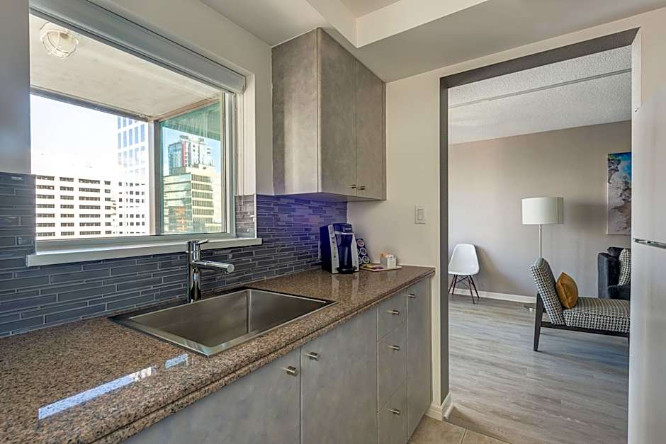 Carmana Hotel & Suites