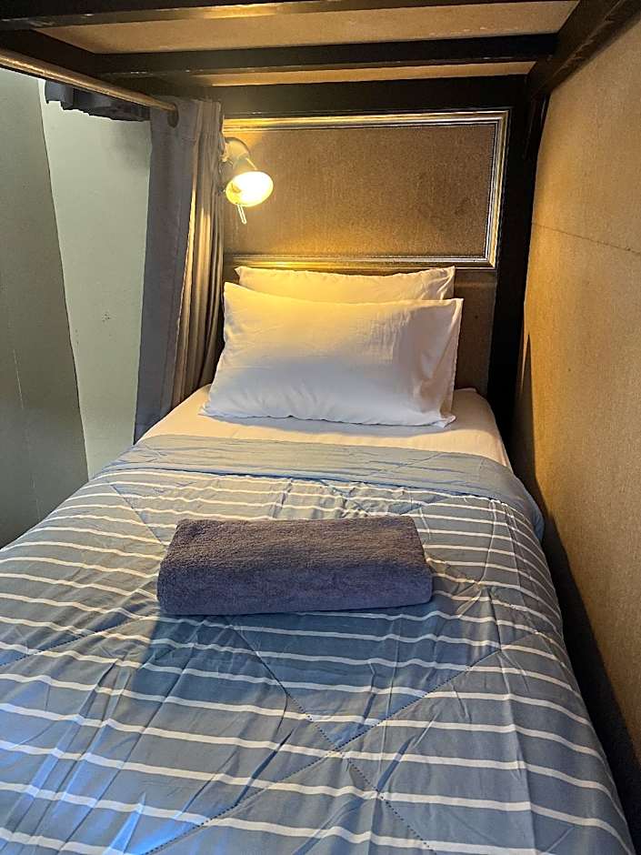 2Street Hostel At Surathani