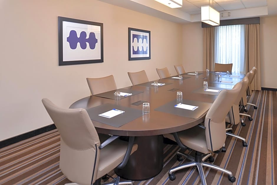 Holiday Inn Express and Suites New Orleans Airport, an IHG Hotel