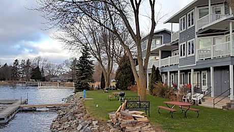 Snug Harbor Inn