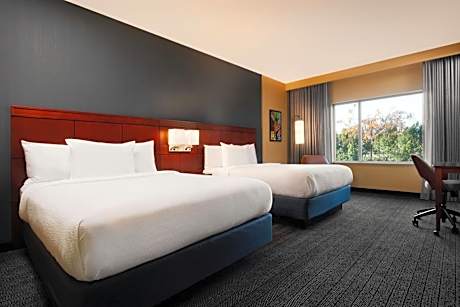 Standard Queen Room with Tub - Mobility Accessible