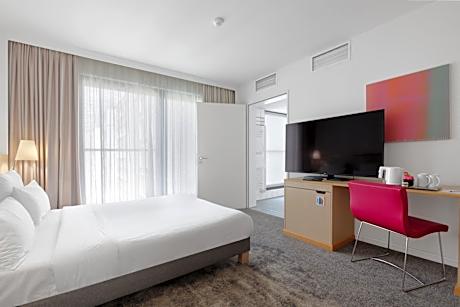 Standard Queen Room - Accessible